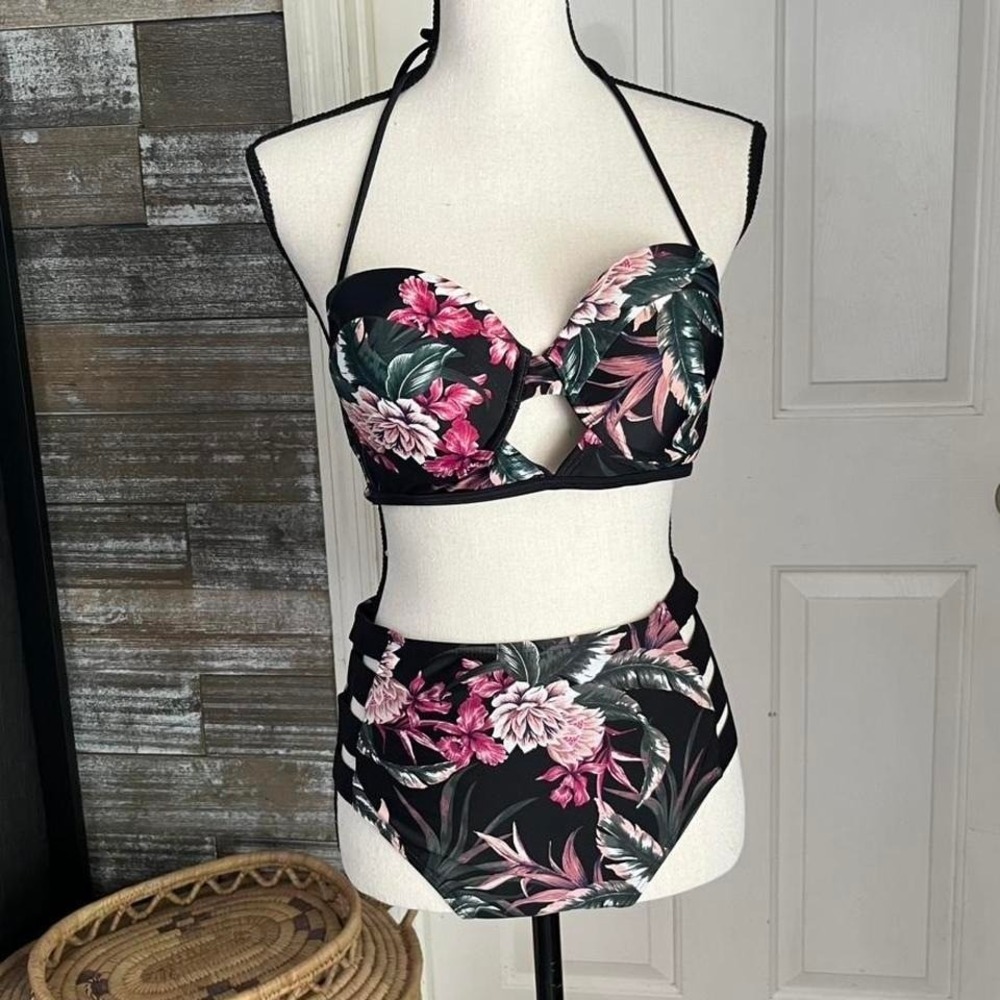 Bebe two piece bikini swimsuit Large vacation swimwear bathingsuit